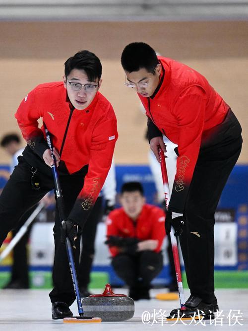 中国冰壶男队4-9负于美国队 将与日本队角逐冬奥资格 中国冰壶男队4-9负于美国队 将与日本队角逐冬奥资格